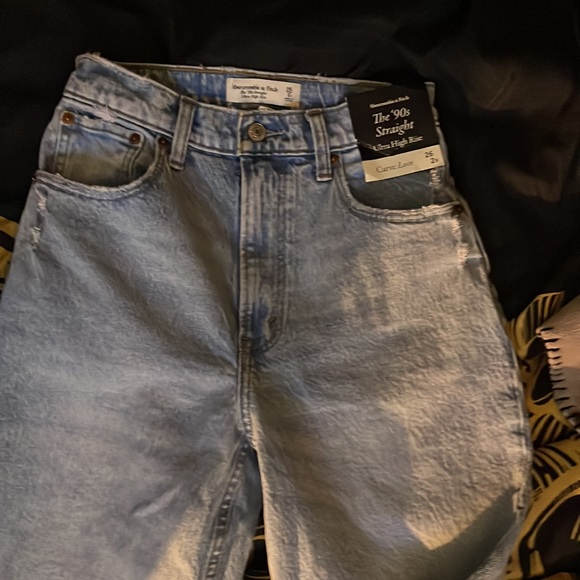 COPY - Abercrombie and Fitch the 90s straight ultra high-rise jeans! - Picture 3 of 3
